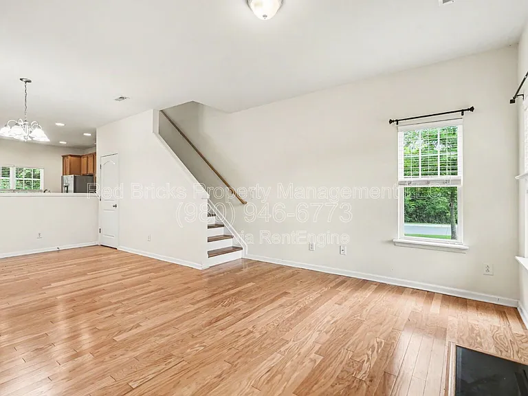 10420 Benfield Rd — Photo 8