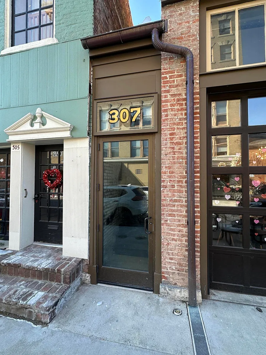 Building Photo - 307 W Main St #3