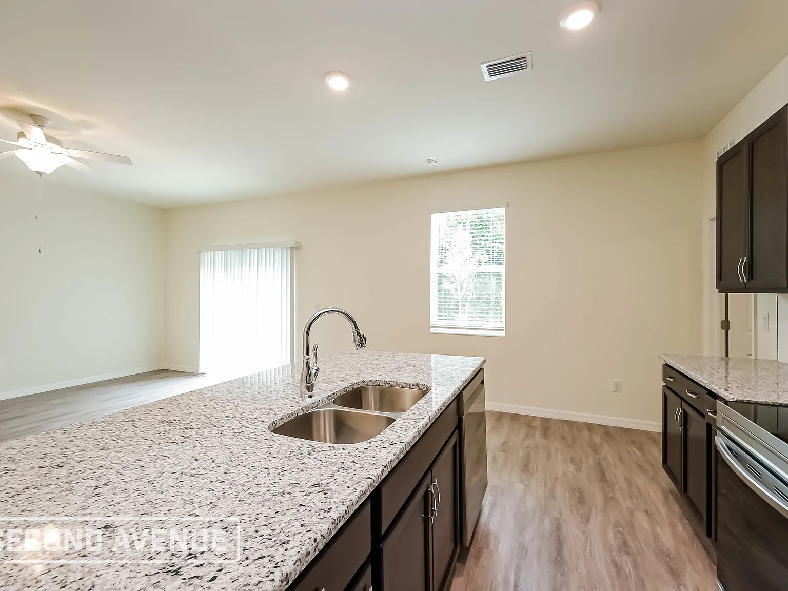 4 bed, 2.0 bath, 1760 sqft, $2,238 — Photo 4