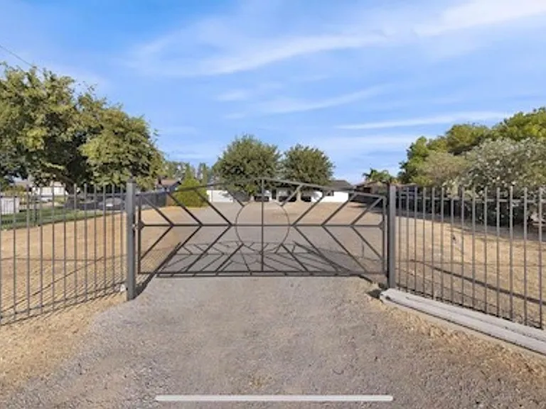 3066 N Corral Hollow Rd — Photo 2