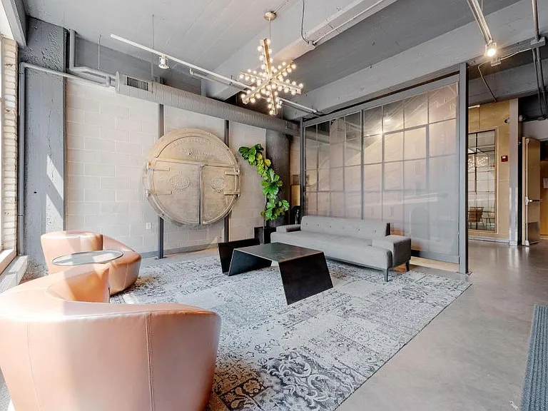 700 Washington Ave N #212 — Photo 23