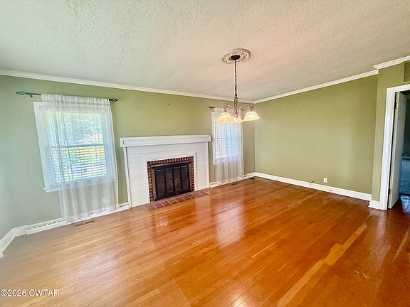 2nd image of 1085 Lake Dr
