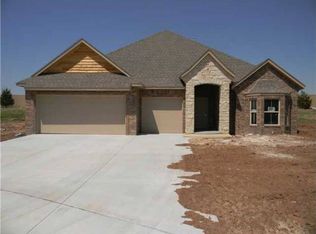 641 SW 28th St, Moore, OK 73160