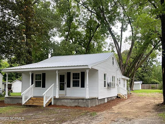 3rd image of 312 W Nance Street