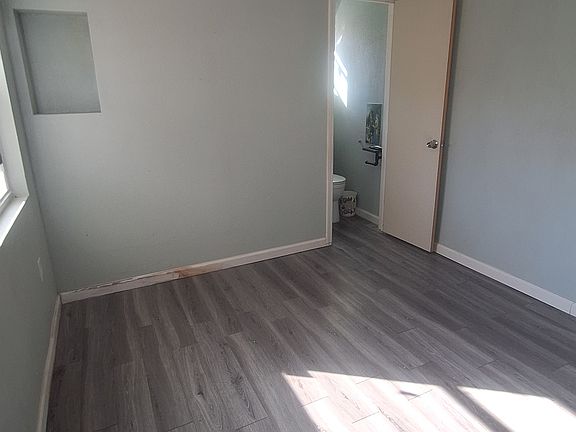 4th image of 126 Deer Lake Dr