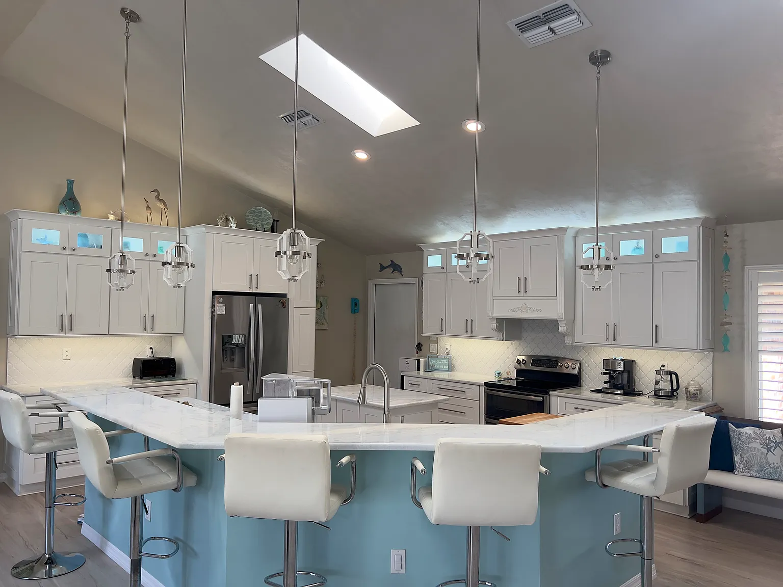 4 bed, 2224 sqft, $4,200 — Photo 3