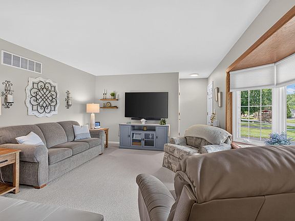 5th image of 4857 Fleetwood Ln