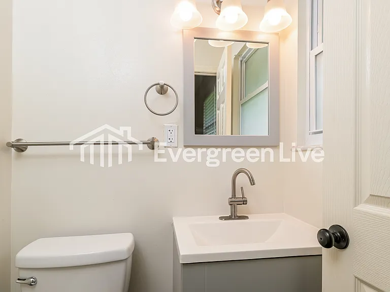 10422 Castle Dr — Photo 9