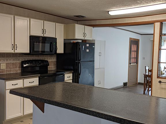 4th image of 210 E Truckey St