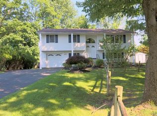 2 Bronico Dr, Garnerville, NY 10923