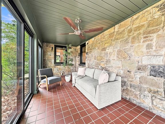 3rd image of 22 Priscilla Ln