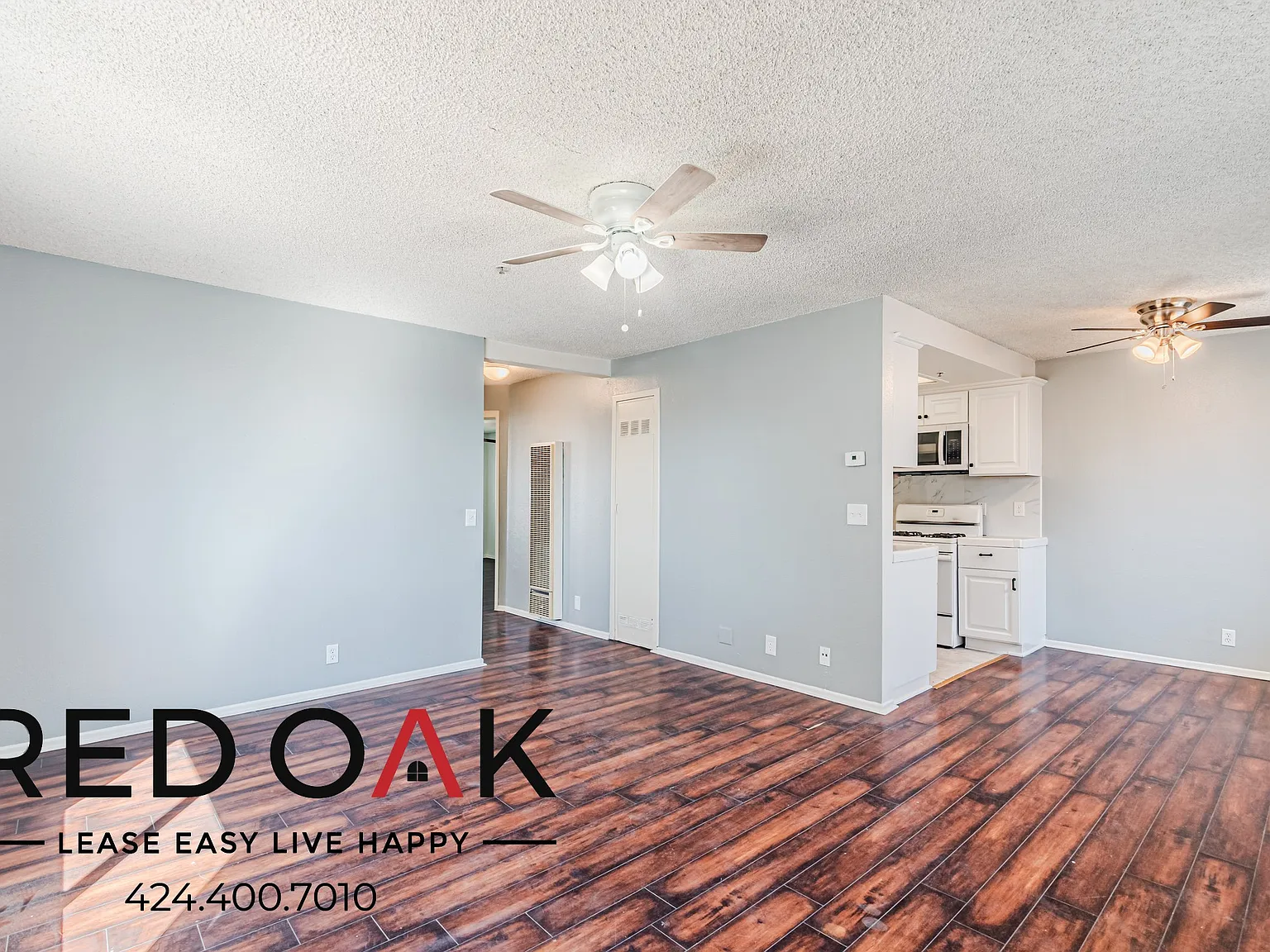 Luminous 2-Bed with Dishwasher, Walk-In Closet and On-Site Laundry in the Heart of Hawthorne! — Photo 1