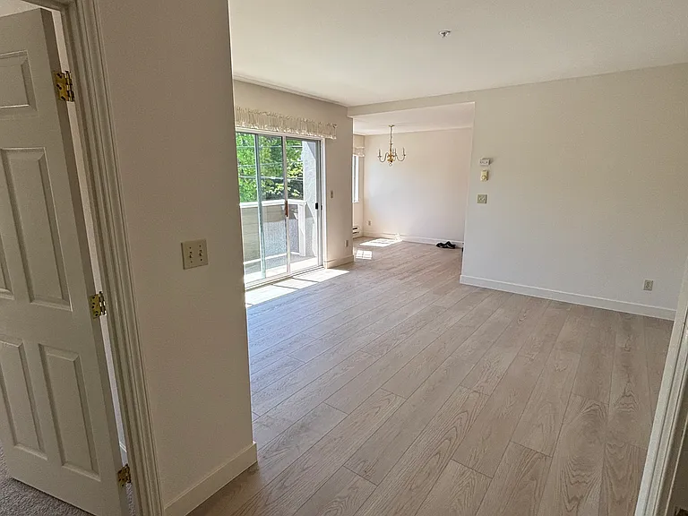 1245 Oak Grove Ave #305 — Photo 1
