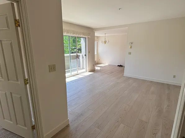 1245 Oak Grove Ave #305, Burlingame, CA 94010