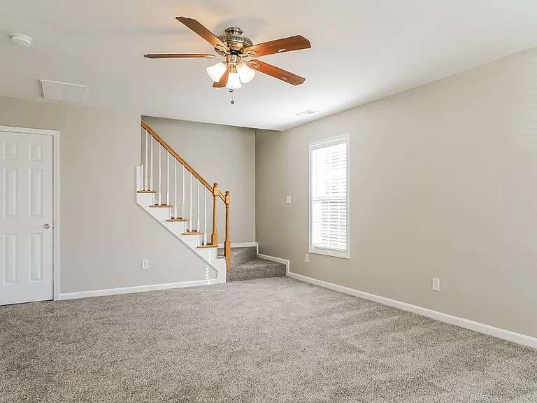 76 Nancy Ct — Photo 6