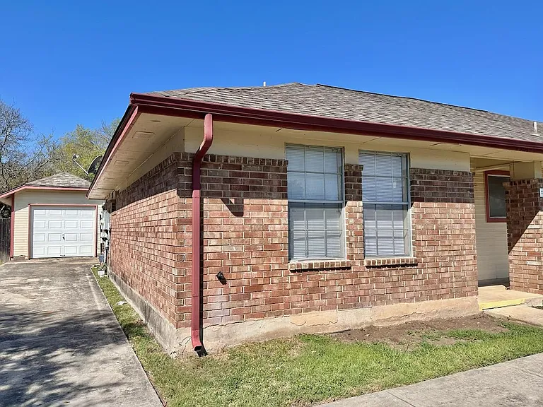 7321 Gallery Rdg — Photo 1