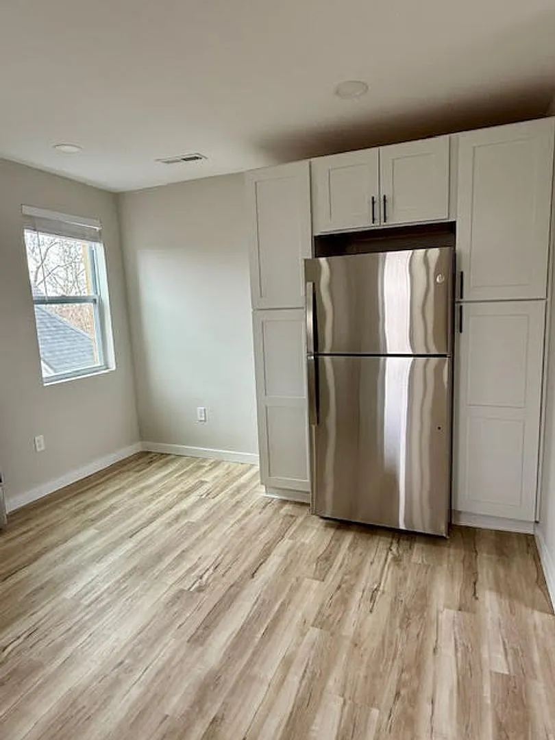 939 Chateau Ave — Photo 3