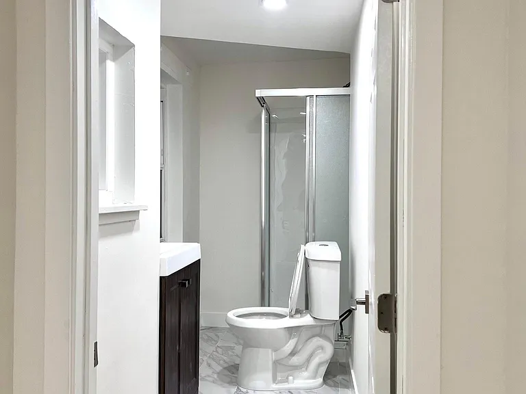 146 Gardiner Ave #4 — Photo 6