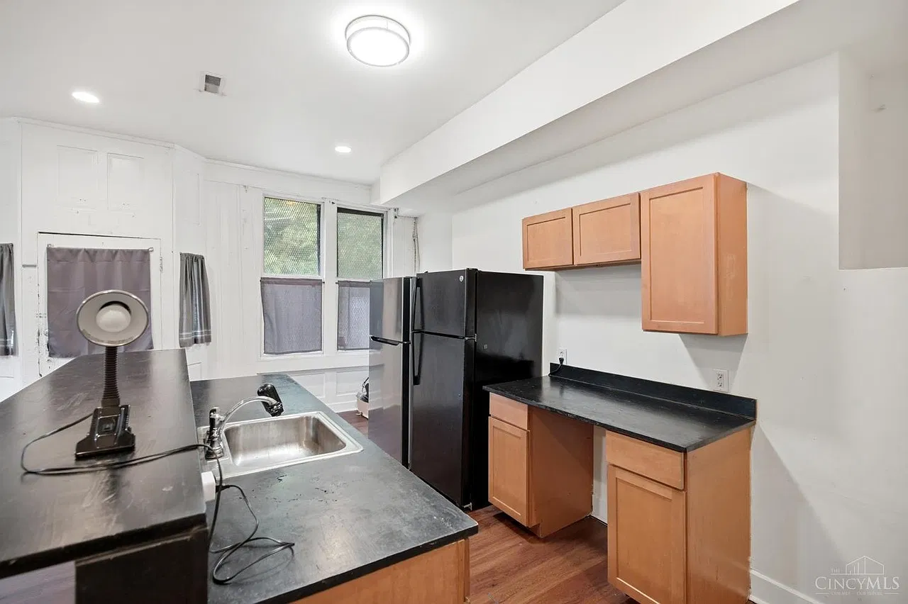 5 bed, 2.5 bath, 2340 sqft, $2,650 — Photo 2