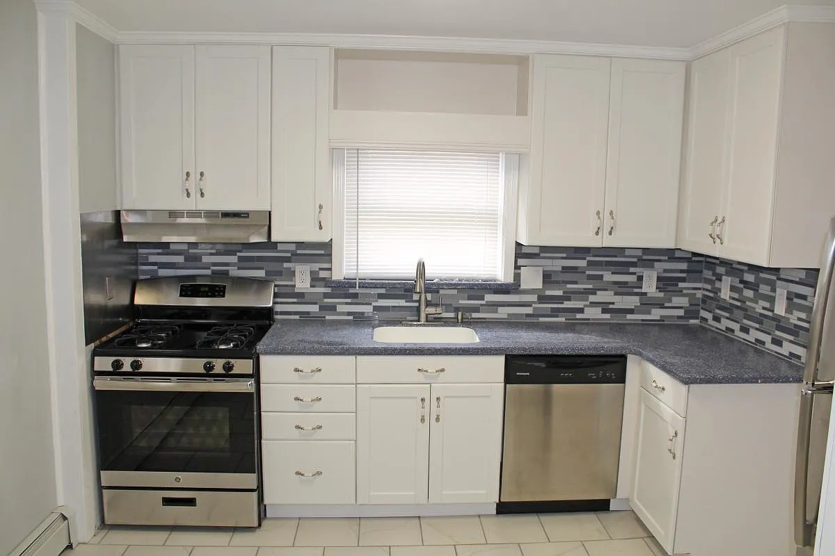 4 bed, 1245 sqft, $2,500 — Photo 2