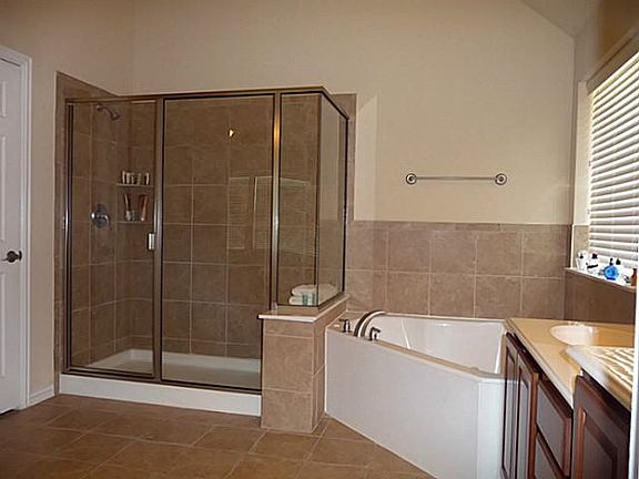 4th image of 5804 New Castle Dr