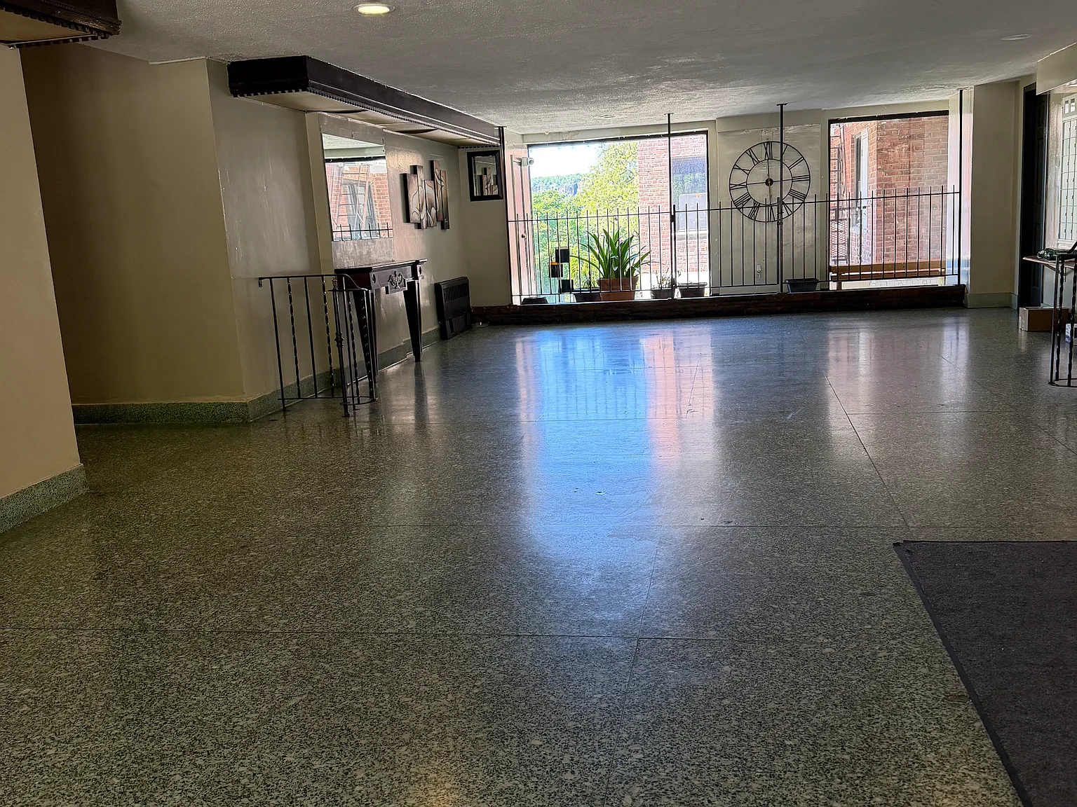 265 North Broadway — Photo 3
