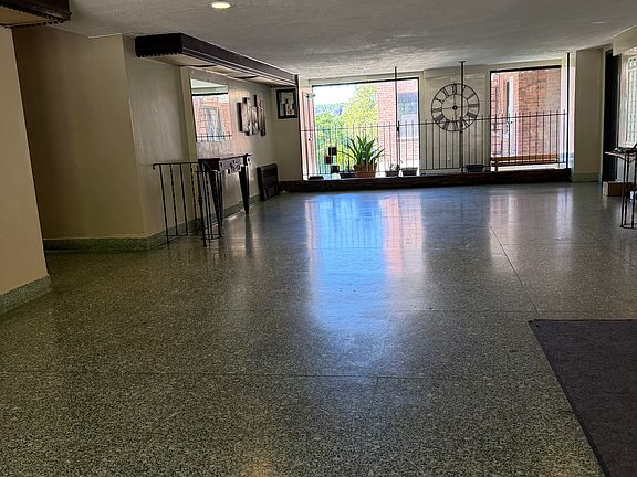 3rd image of 265 N Broadway #4b4de1516
