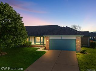 45340 Inverness Cir, Macomb, MI 48044