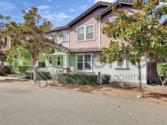 2nd image of 7 Crystalwood Cir