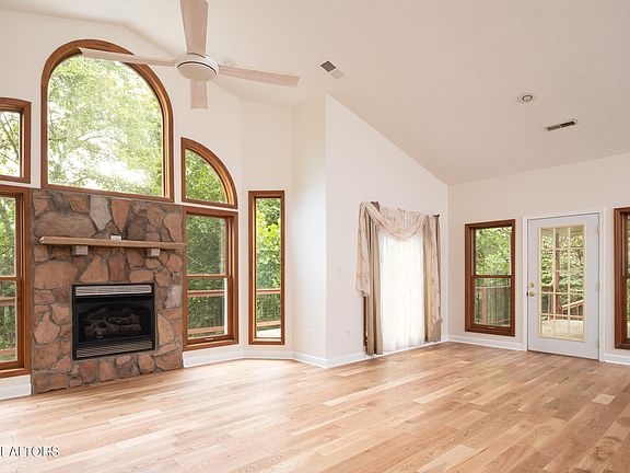 4th image of 383 Maiden Ln