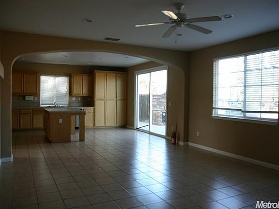 5th image of 8891 Bergamo Cir