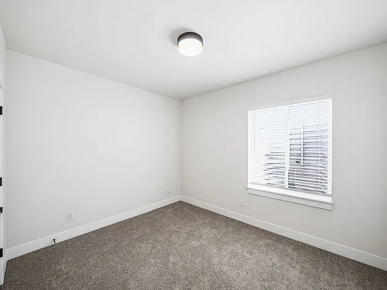 485 E River Ln — Photo 47