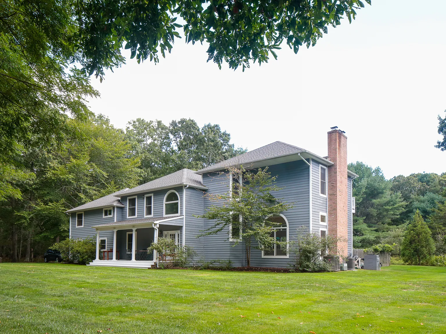 A Hidden Bridgehampton Retreat w/ Pool + Tennis — Photo 3