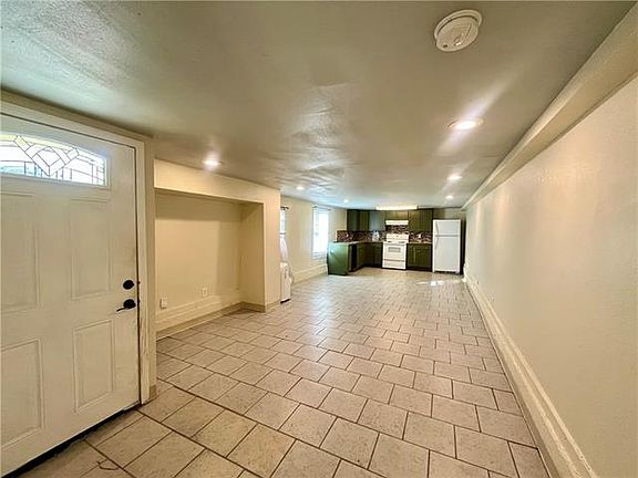 3rd image of 603 Clare Ct