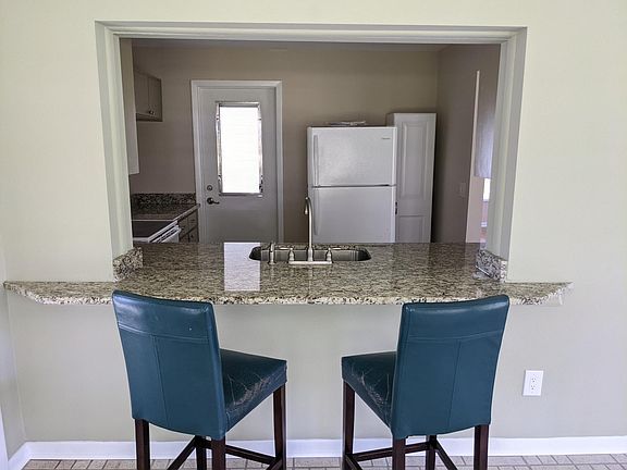 Kitchen bar