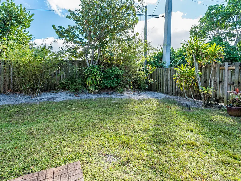 141 E Riverside Dr #10D — Photo 33
