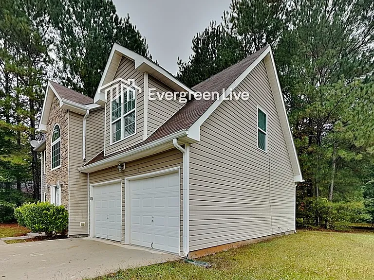 125 Edison Dr — Photo 2
