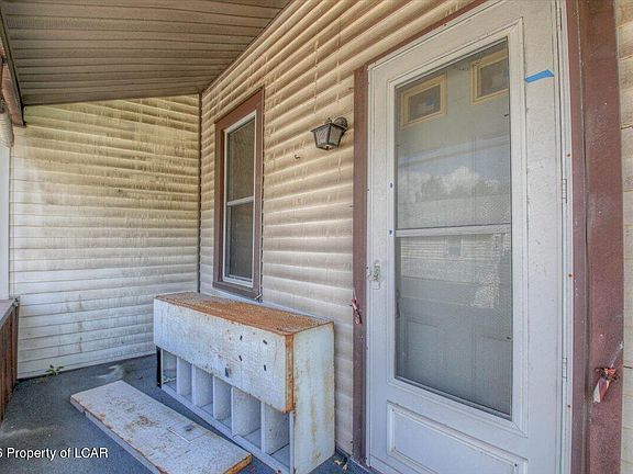 4th image of 223 Hudsondale St