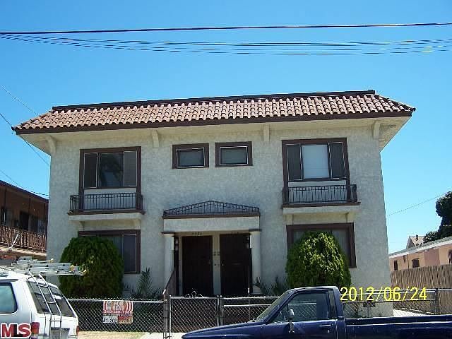 1st image of 834 W 42nd Pl