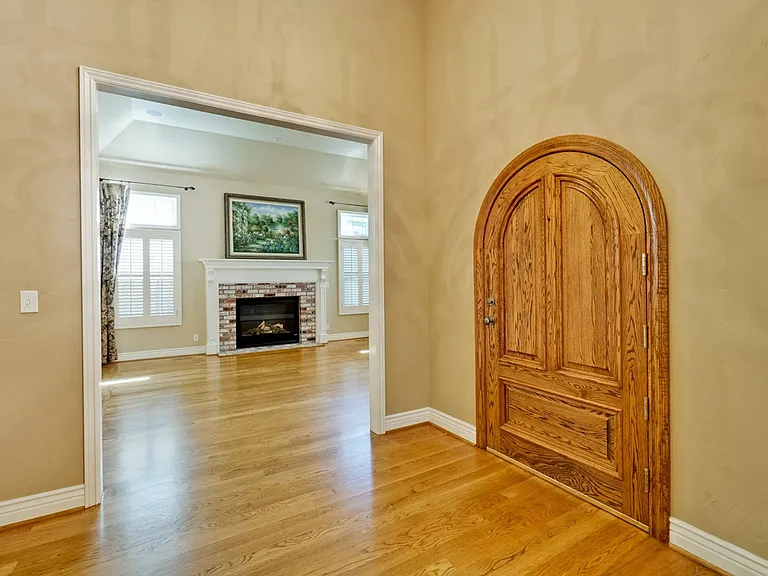 1150 Meredith Ave — Photo 7