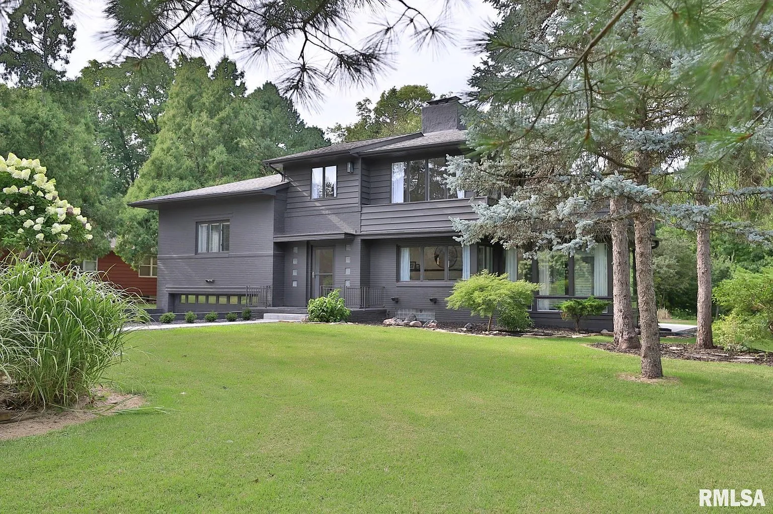 443 W Detweiller Dr photo 1