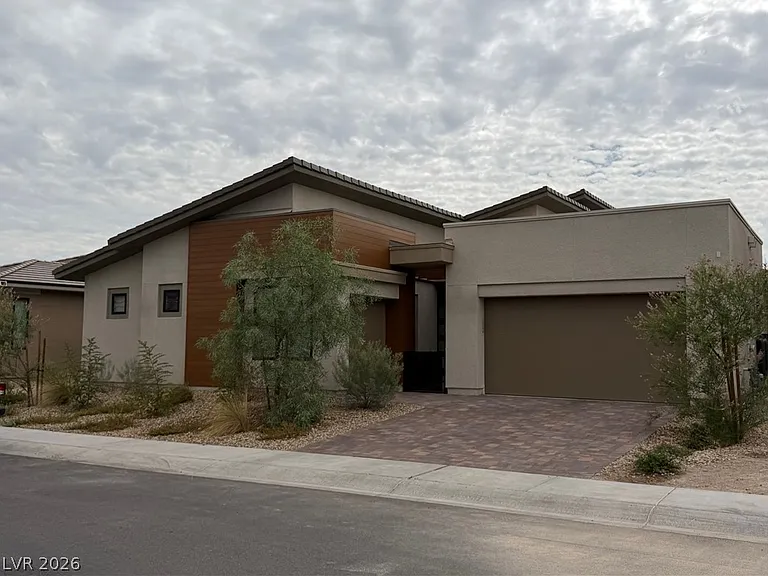 5040 Terramont Dr — Photo 2