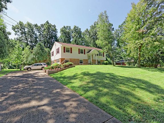 4th image of 10 Bluebird Ct