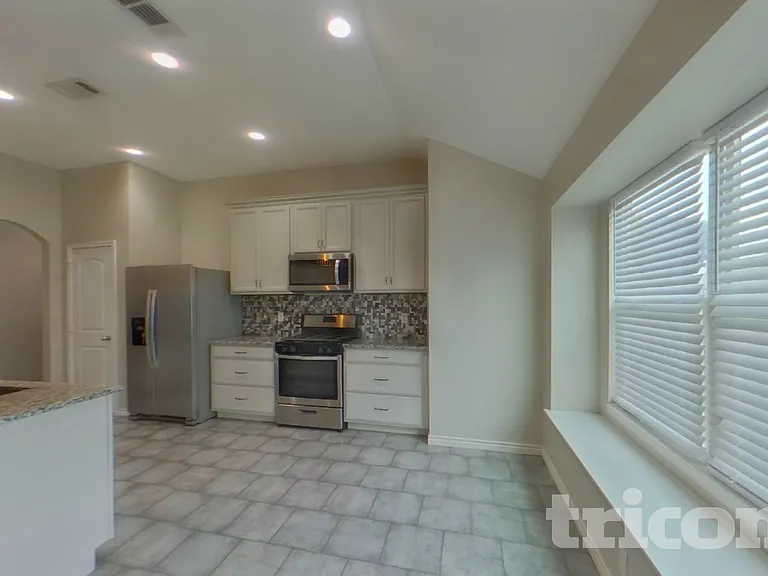 157 Spring Hollow Dr — Photo 4