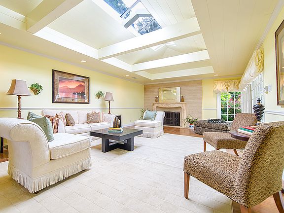 2nd image of 1705 Floribunda Ave