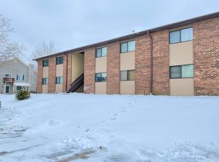 381 S Collins St APT E, South Elgin, IL 60177