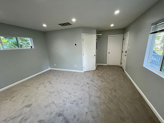 4th image of 349 Cherry St