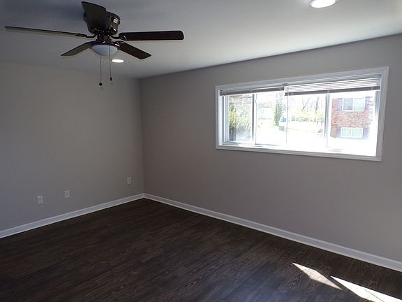 3rd image of 10 Edwardsville Prof Park #1514-2