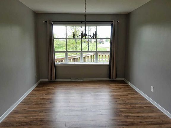 4th image of 118 Lawrence Dr