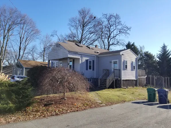 70 4th Ave, Warwick, RI 02888